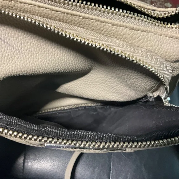 STEVE MADDEN Light Grey Crossbody Messenger Bag- Quilted Faux Leather - Picture 4 of 11